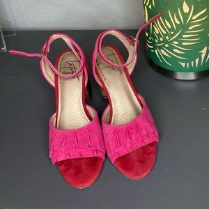 Latigo pink genuine suede sandals